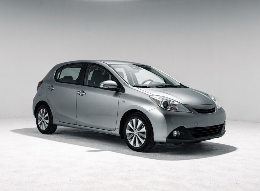 Toyota Aqua Hybrid (Classic), three-quarter front view