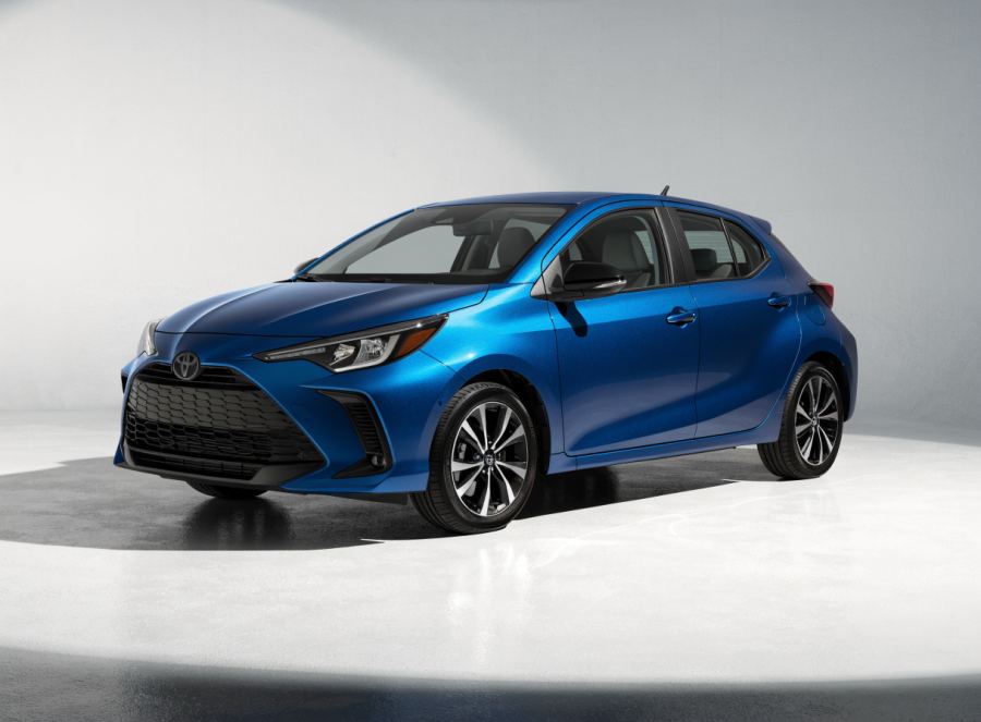 Toyota Yaris Hybrid, three-quarter front view
